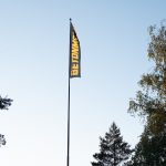 En flaggstång med en Betonmast-flagga.